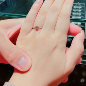 【エクセルコダイヤモンド(EXELCO DIAMOND)の口コミ】 リングフェアで購入しました。当初は他ブランドで検討する予定でしたが、…