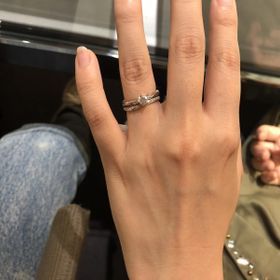 【アイプリモ(I-PRIMO)の口コミ】 結婚指輪と重ね付けすることを想定して選んだ時に、2つのリングを付けた時…