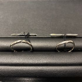 【エクセルコダイヤモンド(EXELCO DIAMOND)の口コミ】 ウェーブ、石が入っているデザインで探していました。繊細なミル打ちと美…