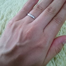【ラザール ダイヤモンド(LAZARE DIAMOND)の口コミ】 お互いにリングに艶消し加工がされてる事、派手すぎないシンプルなデザイ…