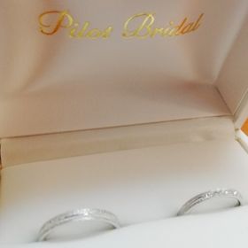 【PILOT BRIDAL(パイロットブライダル)の口コミ】 金属アレルギーがあるため、純プラチナのもので探していました。かなり色…