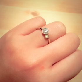 【with Happiness..の口コミ】 複数のジュエリーショップを検討しましたが、一番デザインが指に似合いし…