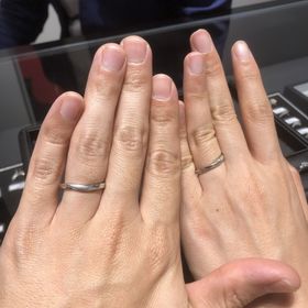 【銀座ダイヤモンドシライシの口コミ】 新婦の希望で小さいダイヤが散りばめられた結婚指輪を探していた。可能で…