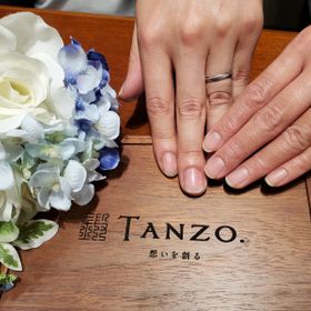 【TANZO.(鍛造指輪)の口コミ】 こちらで結婚指輪を購入した新郎の友人から紹介してもらい、店舗に伺いま…