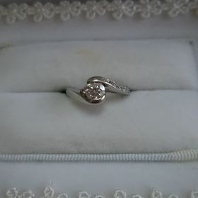 【アンジェリックフォセッテ(Angelique Fossette)の口コミ】 いくつか試着をさせていただき、自分の好み、指の長さ、形に合うものを探…