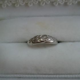 【アンジェリックフォセッテ(Angelique Fossette)の口コミ】 図面をこちらでおこし、それを持ち込んで造ってもらいました。
pairでつけ…