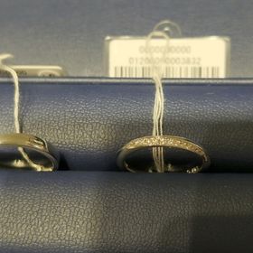 【銀座ダイヤモンドシライシの口コミ】 お店にはただの指輪の下見で入ったのですが、スタッフさんの対応の良さや…