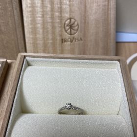 【彩乃瑞(IRONOHA)の口コミ】 婚約指輪は、普段使いもしたかったので,凹凸が少ないものをえらびました。…