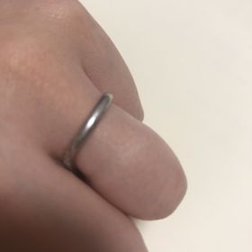 【銀座ダイヤモンドシライシの口コミ】 指輪は自由に見ることができず、店員さんにイメージを伝えると何個か持っ…