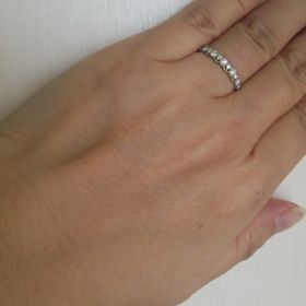 【LUCIE(ルシエ)の口コミ】 付け心地を重視し、また 結婚指輪と重ねづけをしても違和感のない、細めの…