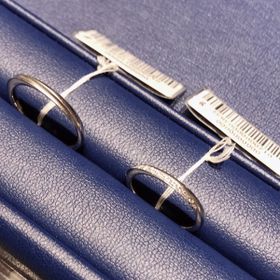 【銀座ダイヤモンドシライシの口コミ】 指輪のデザインがとても気に入りました。
探していたシンプルで華奢なデザ…