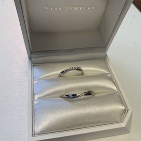 【STAR JEWELRY(スタージュエリー)の口コミ】 デザインコンセプトが購入した婚約指輪と同じなので、重ね付けするのであ…