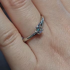 【俄(にわか)の口コミ】 一目惚れで試着してみました。
桜の木を連想させる幹や枝のようなリング、…