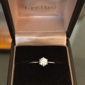 【アイプリモ(I-PRIMO)の口コミ】 ネットで様々な指輪を見ていた際、ダイヤモンドがどちらかというとそれほ…