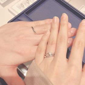 【銀座ダイヤモンドシライシの口コミ】 ダイヤ付きの結婚指輪を探してて、婚約指輪との重ね付けもしたかったので…