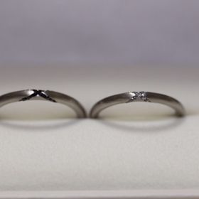 【Sirena Azzurro(セイレーン アズーロ)の口コミ】 丸いフォルムの指輪が珍しいと思ったのと、細身でデザインも変わっていて…