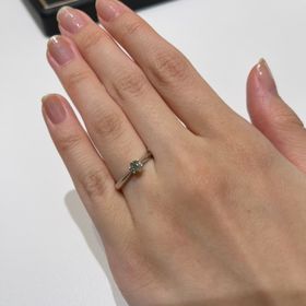 【ラザール ダイヤモンド(LAZARE DIAMOND)の口コミ】 店員さんと相談しているうちに、やはり婚約指輪は、王道のソリティアリン…