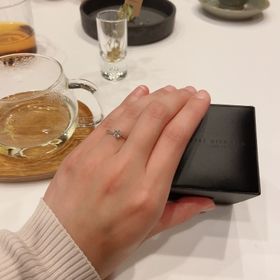 【ラザール ダイヤモンド(LAZARE DIAMOND)の口コミ】 旦那さんが言うには、指とリングの形、ダイヤモンドの大きさ、値段は関係…