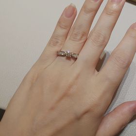 【ショーメ(CHAUMET)の口コミ】 フリソン0.35カラットです
立て爪のデザインが星のように5点どめになって…