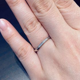 【俄(にわか)の口コミ】 華奢でシンプルなデザインを探していました。
その中でもせせらぎはシンプ…