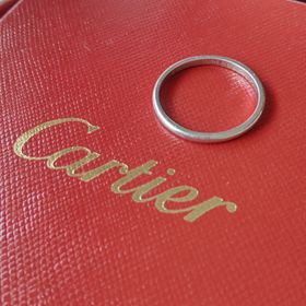 【カルティエ(Cartier)の口コミ】 こちらの結婚指輪はデザインはシンプルですが、プラチナの上品さがあり、…