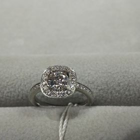 【LEHAIM(レハイム)の口コミ】 私の指は太く、長いのでボリュームを重視して指輪探しをしていました。

…