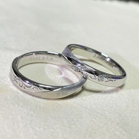 【ケイウノ ブライダル(K.UNO BRIDAL)の口コミ】 美女と野獣のモチーフの薔薇を入れることができ、2つ指輪のデザインもペア…