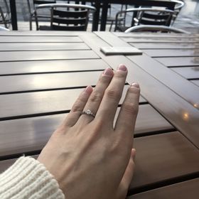 【俄(にわか)】の口コミ 彼が選んでくれました。
シンプルですが存在感もあり、上品でとても気に入...