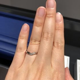 【銀座ダイヤモンドシライシの口コミ】 元々細い指輪に興味があり、初回訪問時には細い指輪を中心に案内いただい…
