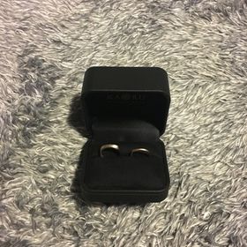 【KAORUの口コミ】 王道の結婚指輪ではなくスクエアのデザインを探していました。気に入った…