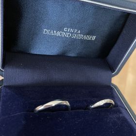 【銀座ダイヤモンドシライシの口コミ】 シンプルでウェーブのプラチナ製の指輪にしました。予算の範囲内で、指輪…