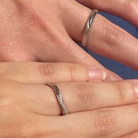 【銀座ダイヤモンドシライシの口コミ】 婚約指輪も銀座ダイヤモンドシライシさんで購入していた為、結婚指輪をセ…