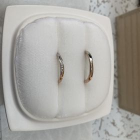 【俄(にわか)の口コミ】 婚約指輪も俄で購入したため、婚約指輪と重ね付けしてみてしっくりくるも…