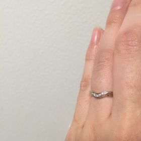 【JEWELRY  KAMATA(ジュエリーかまた)の口コミ】 エンゲージリングと重ね付けするととってもかわいくキラキラしていて、一…