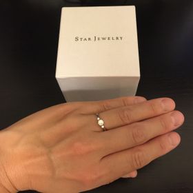 【STAR JEWELRY(スタージュエリー)の口コミ】 婚約指輪は主人と一緒に買いに行きました。10社以上見てまわり、この指輪…