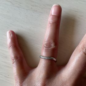 【銀座ダイヤモンドシライシの口コミ】 シンプルなデザインかつシルバーリングを探していました。ダイヤモンドシ…