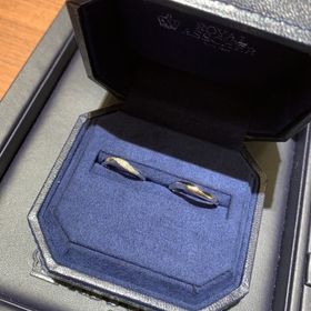 【ROYAL ASSCHER(ロイヤル・アッシャー)の口コミ】 いろんな店舗を見て回りましたが、1番デザインが気に入ったため。
お揃い…