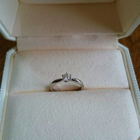 【MIKIMOTO(ミキモト)の口コミ】 シンプルなデザインで、アームが細めの指輪を探していました。
他のブラン…