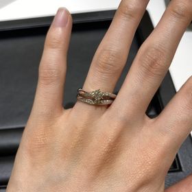 【ラザール ダイヤモンド(LAZARE DIAMOND)の口コミ】 ダイヤモンドの輝きがすごい。とてもキラキラしています。
指輪の種類も豊…
