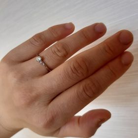 【TOMOE(トモエ)の口コミ】 派手すぎず、ユニークな指輪が良いと思っていました。
ダイヤが桜模様にカ…