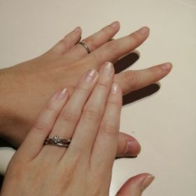 【TRECENTI(トレセンテ)の口コミ】 婚約指輪は、他のブランドにはないお花のフローラというデザインで、ダイ…