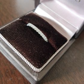 【アイプリモ(I-PRIMO)の口コミ】 結婚指輪と重ね付けでき、尚且つ日常使いしやすいエタニティリングで探し…