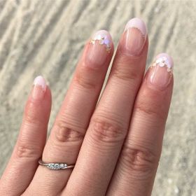 【STAR JEWELRY(スタージュエリー)の口コミ】 デザインは、ひねったシルバーリングで石が挟まれていて可愛げがあるとこ…