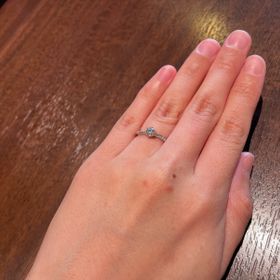 【4℃ BRIDAL(ヨンドシーブライダル)の口コミ】 指輪のデザインをとことんこだわりました。
価格帯もお手頃でした。
4℃と…