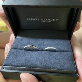 【ラザール ダイヤモンド(LAZARE DIAMOND)の口コミ】 デザインがとても可愛くて指が細く見えるので決めました。キラキラが大好…