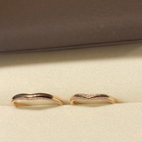 【GALA JEWELRY(ガラジュエリー)の口コミ】 王道のプラチナにしようとしていましたが、担当の方のご説明もありK18のピ…