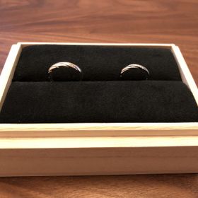 【出雲結(いずもゆい)の口コミ】 実際に来店し、指輪をひとつずつ付けて決めました。
色々なデザインがあり…