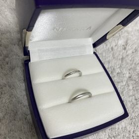 【俄(にわか)の口コミ】 ひねりのあるデザインが特徴的な指輪です。付けた時に正面が分かるような…