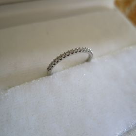 【STAR JEWELRY(スタージュエリー)の口コミ】 婚約指輪をこちらのお店で購入したので、せっかくだから重ね付けできるデ…