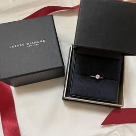 【ラザール ダイヤモンド(LAZARE DIAMOND)の口コミ】 決め手は、なんといってもデザインとダイヤの輝きです
暗闇でもキラッキラ…
